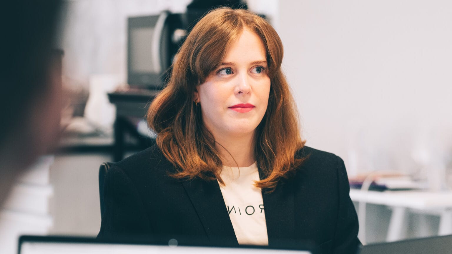 Mathilda Roos på kontoret i Mariestad